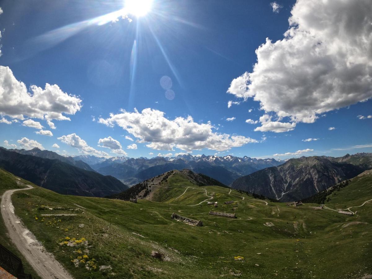 Le Chaberton, rénové en 2021, pied des pistes et spa Montgenèvre Exterior foto